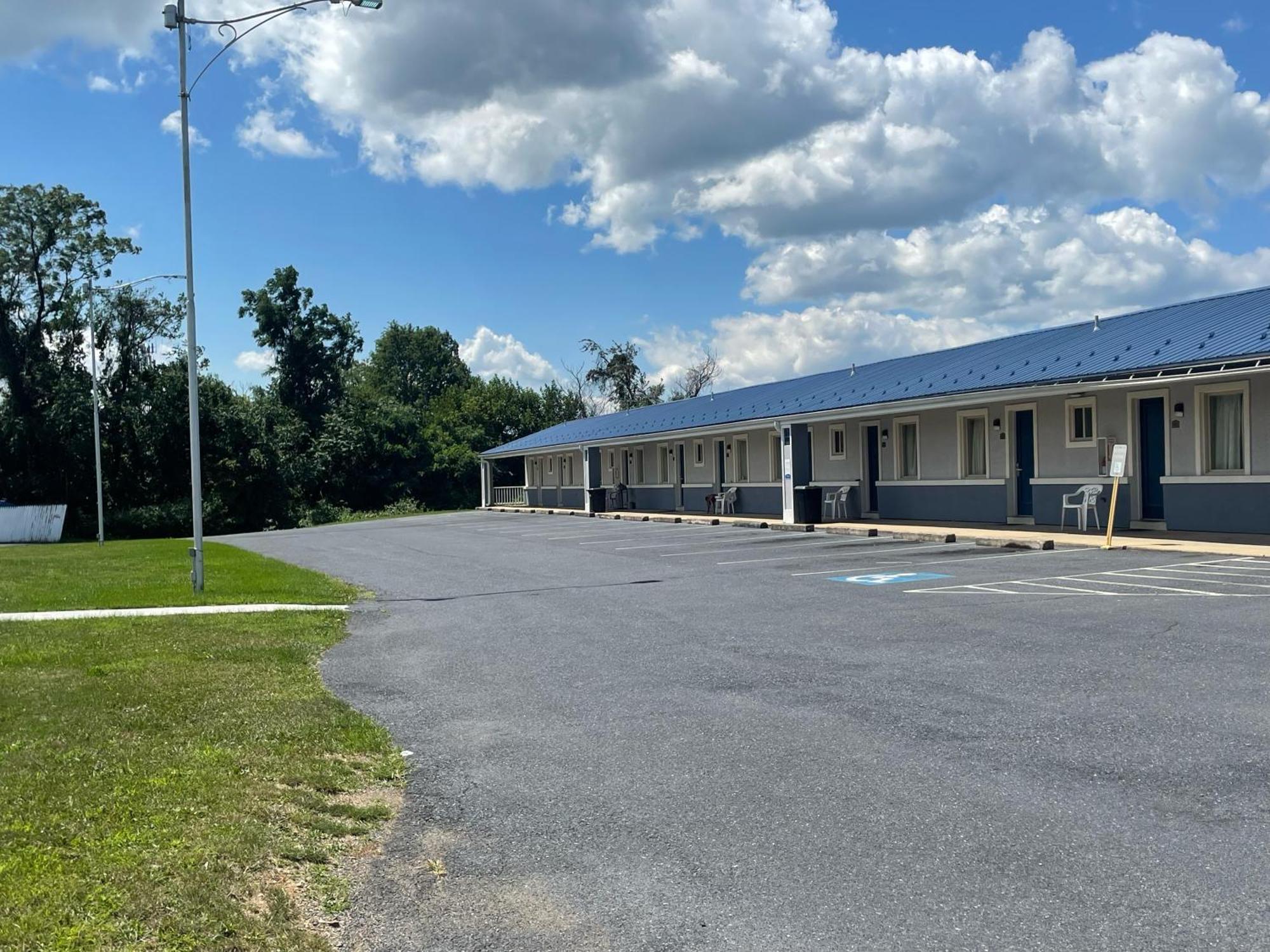 Econo Lodge Mechanicsburg Exterior photo